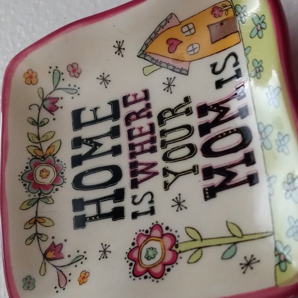 Small "HOME IS WHERE YOUR MOM IS" Square Plate - Picture 4 of 4